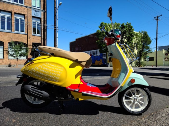 Vespa primavera x Sean Wotherspoon ini memang keren banget sih!
